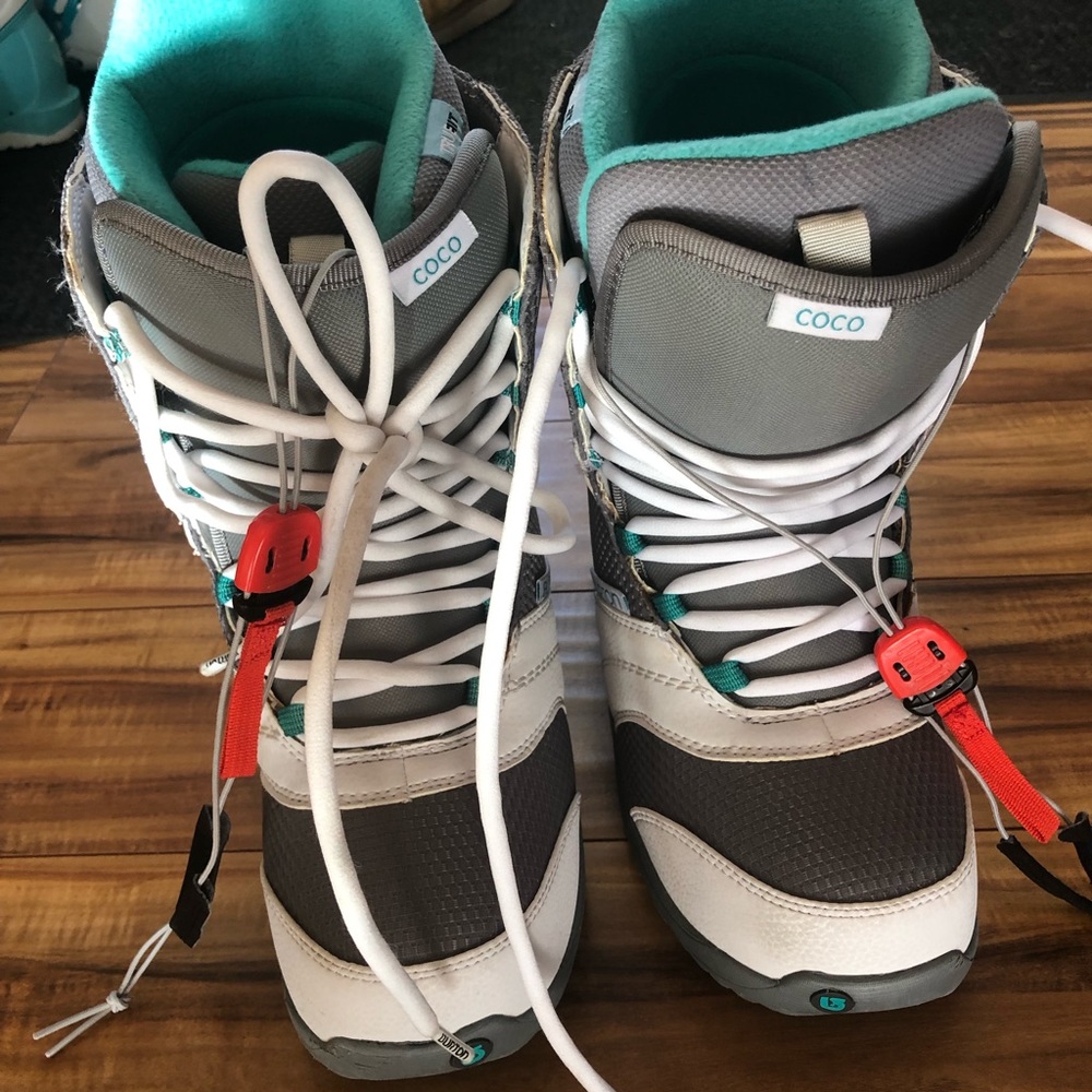 Burton women snowboard boots size 8. Grey, white and teal. Runs small